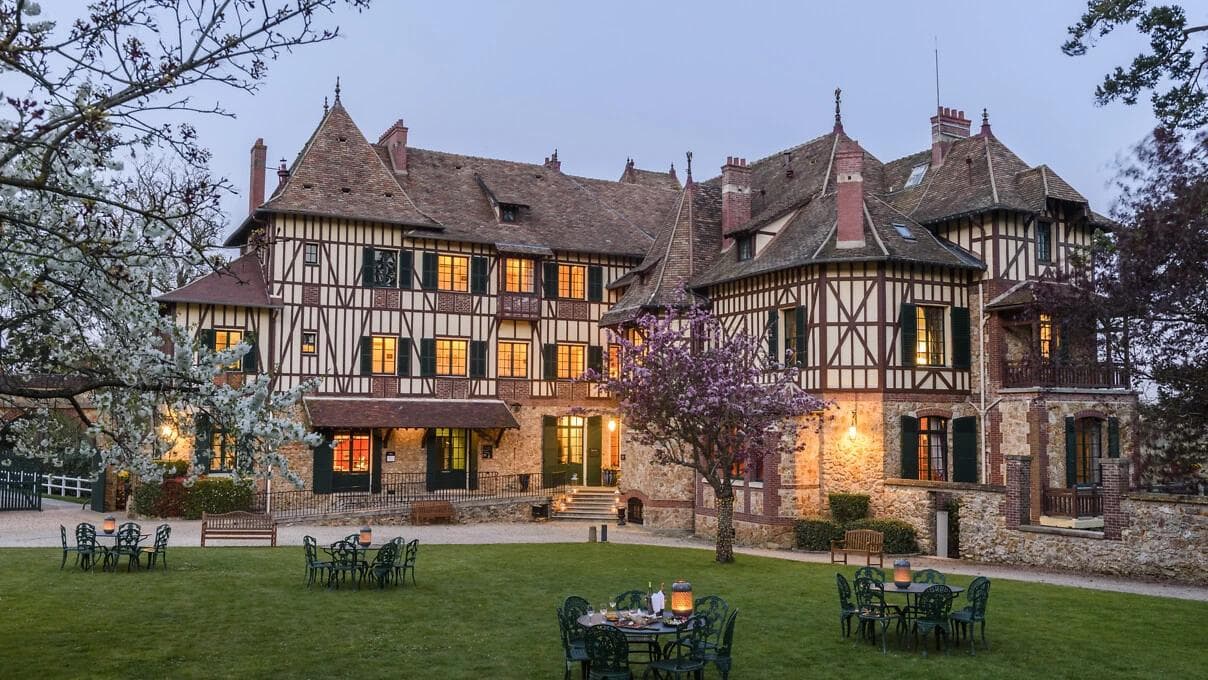 Chateauform' : Reframed a PIM pre-project into Orchestra, the commercial ERP trajectory for Chateauform' and its 70 venues